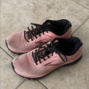 Brooks Women's Athletic Shoes in Pink and Black